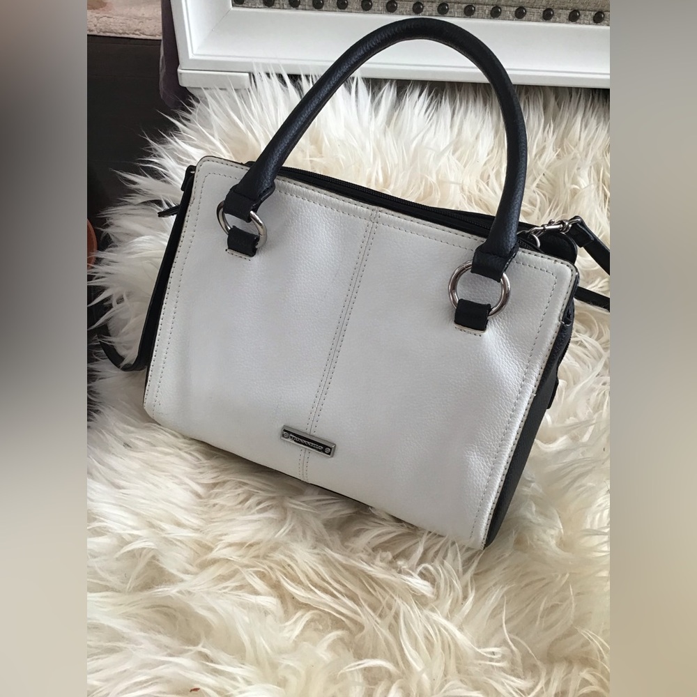 Tignangello genuine leather handbag with strap. EUC.